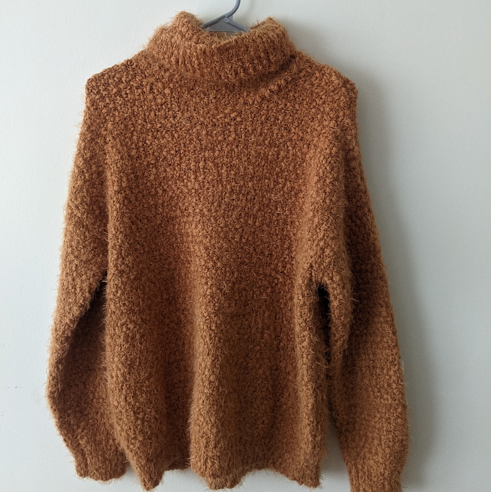 SUPER SOFT Golden Forever 21 Turtleneck sweater